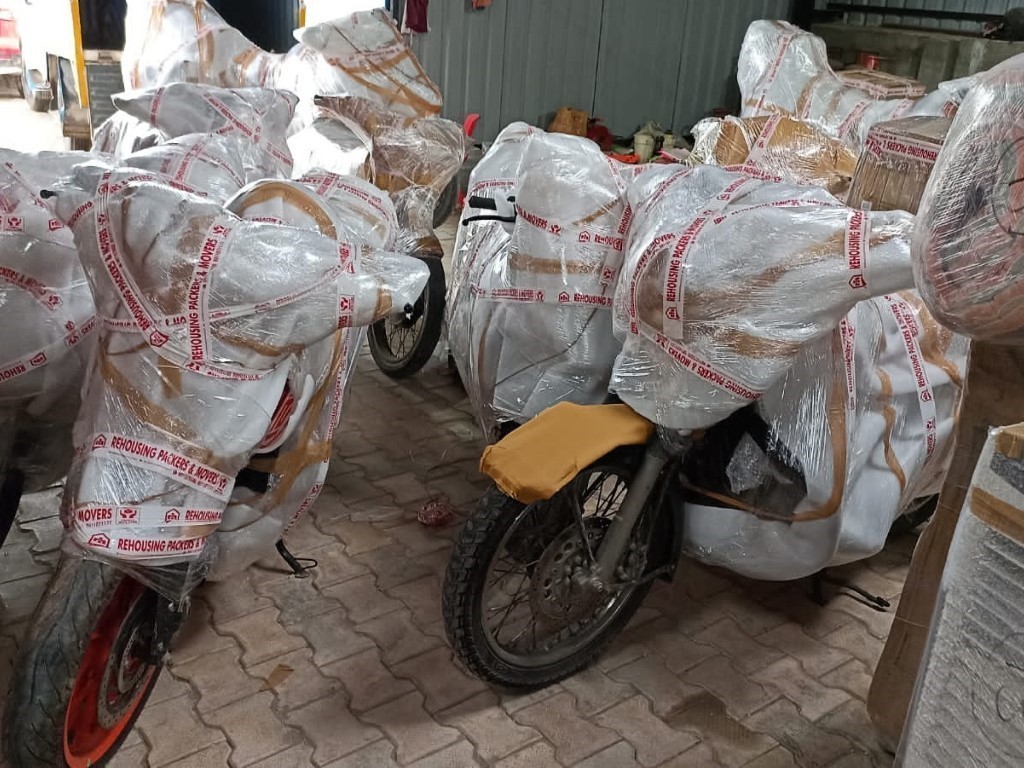 Rehousing packers and movers bike parcel services photo in Cuttack images branch