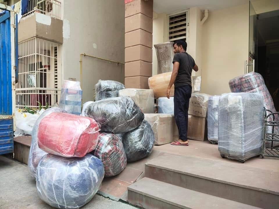 Rehousing packers and movers from Delhi transportation services image in Lucknow office