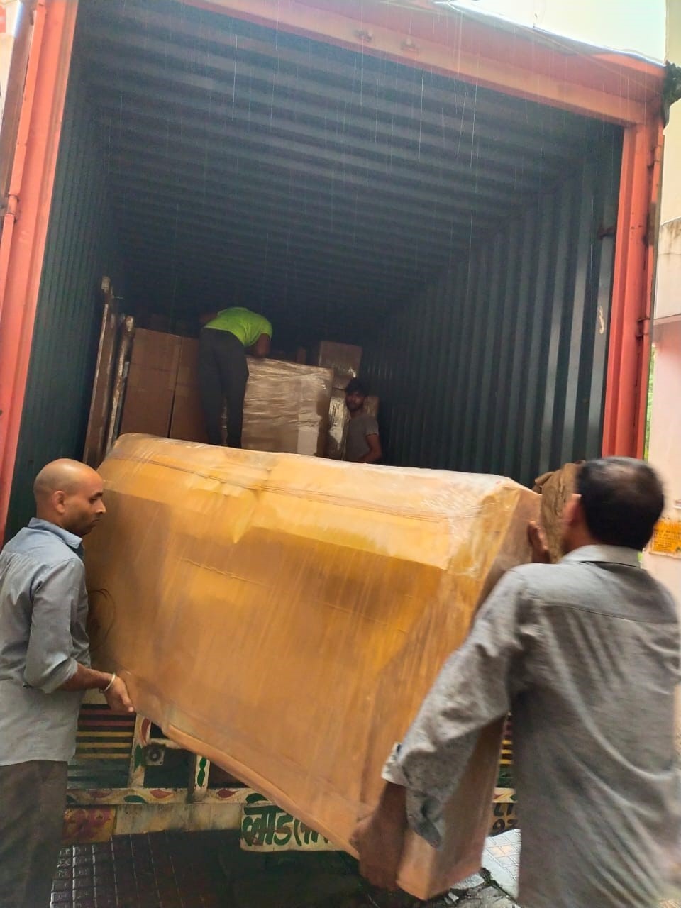 Rehousing packers and movers from Hyderabad transportation services image in Pune office