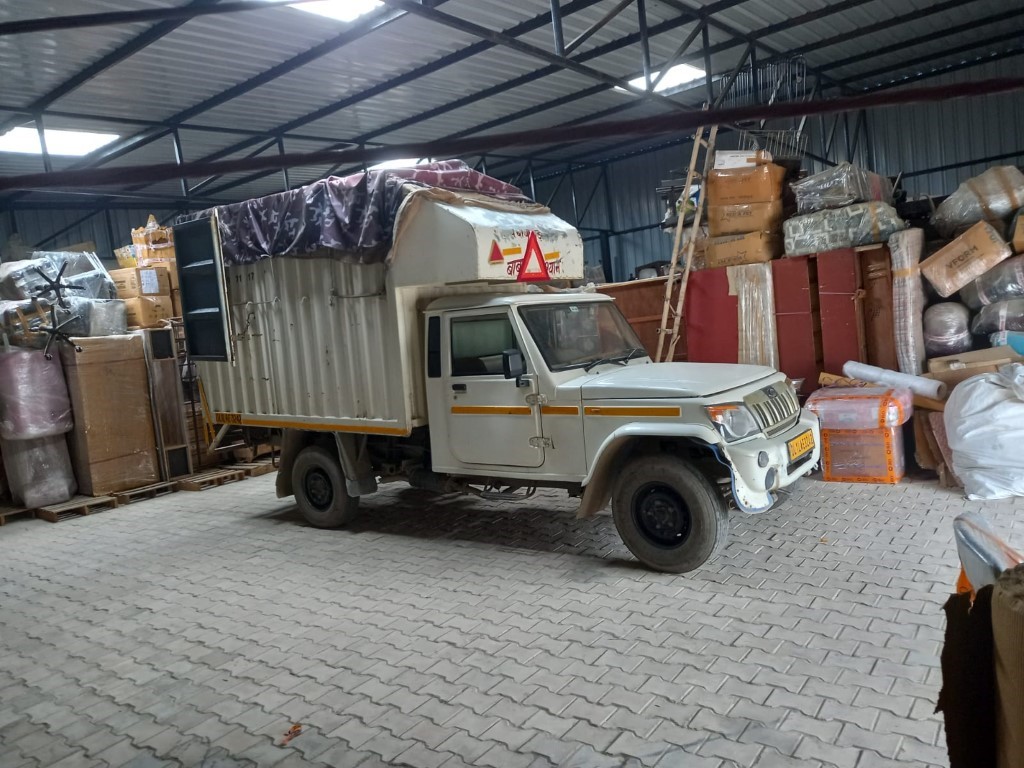 Rehousing packers and movers from Delhi parcel services photo in Lucknow images branch