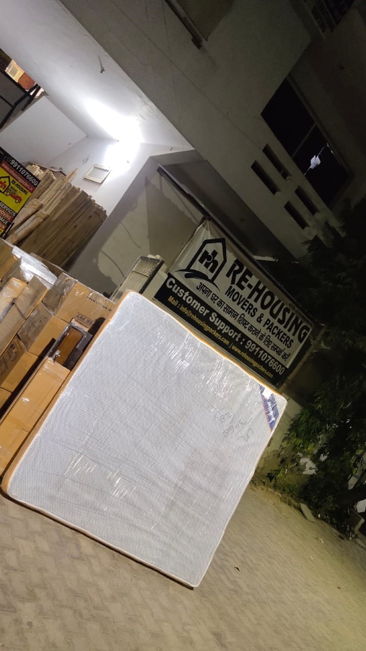 Picture of Rehousing packers and movers from Delhi courier services in Goa images office