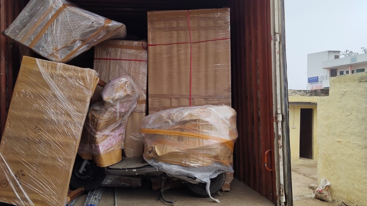 Picture of Rehousing packers and movers from Delhi courier services in Mumbai images office