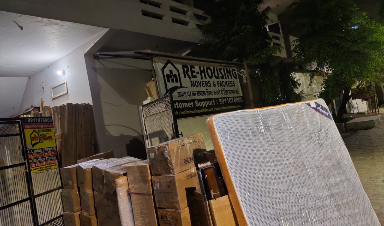 Rehousing packers and mover's Self Storage transportation services image in Goa office